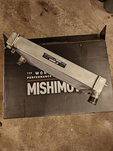 Радиатор охлаждения Mishimoto для Mitsubishi Evolution 7/8/9 (3 фото из 3)