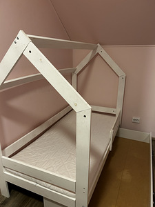 Детская кровать (2 фото из 3)