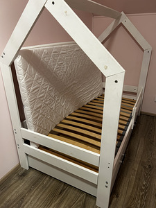 Детская кровать (3 фото из 3)