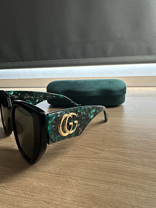 Gucci оригинальные солнцезащитные очки (1 фото из 4)