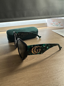 Gucci оригинальные солнцезащитные очки (4 фото из 4)