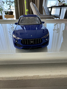 Детская машинка Maserati Levante (модель) (1 фото из 8)