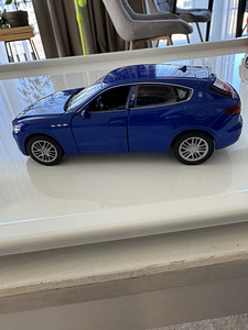 Детская машинка Maserati Levante (модель) (3 фото из 8)
