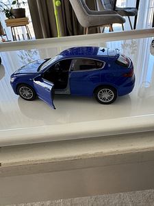 Детская машинка Maserati Levante (модель) (5 фото из 8)