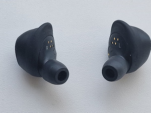 Kõrvaklapid Samsung Gear IconX (2 foto / 2)