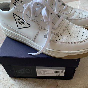 Prada naiste jalatsid