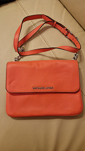 Michael Kors kott (4 foto / 4)