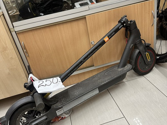 Mi Electric Scooter Pro 2