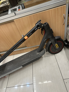 Mi Electric Scooter Pro 2 (3 фото из 3)