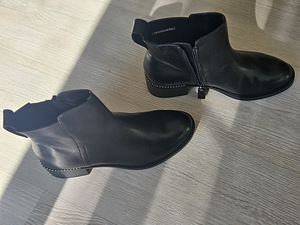 Новые, размер 36. Tamaris. (2 фото из 6)