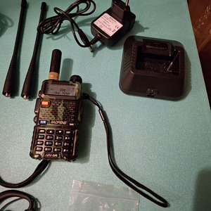 Радиостанция Baofing uv-5r (3 фото из 3)