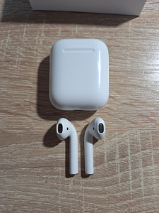Airpods 2-го поколения (4 фото из 5)