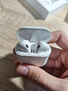 Airpods 2-го поколения (5 фото из 5)