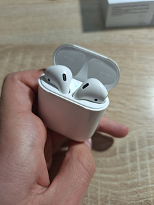 Airpods 2-го поколения (в очень хорошем состоянии) (5 фото из 5)