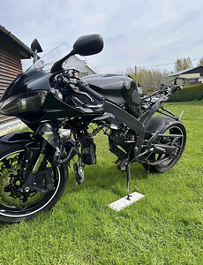 Yamaha R1 (1 фото из 2)