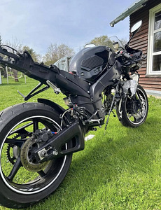 Yamaha R1 (2 фото из 2)