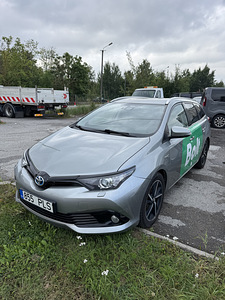 TOYOTA AURIS HYBRID+LPG АРЕНДА (1 фото из 2)