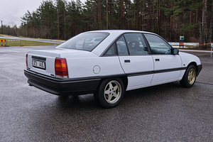 Opel Omega 1.8 (6 фото из 9)