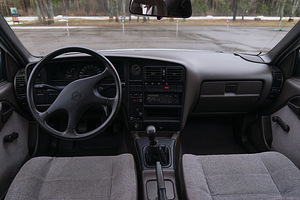 Opel Omega 1.8 (7 фото из 9)