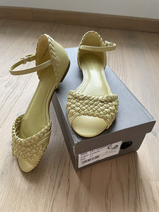 Charles & Keith sandaalid, suurus 37 (1 foto / 2)