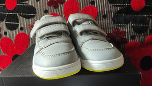 Кроссовки Adidas 26 (2 фото из 5)