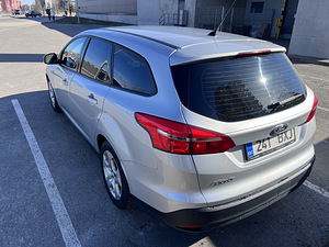 Ford Focus (6 фото из 9)