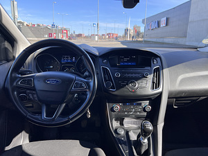 Ford Focus (7 фото из 9)