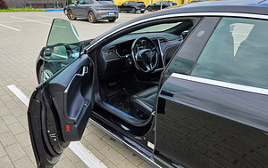Tesla S rent Bolt Premium Laadimine tasuta. (4 foto / 6)