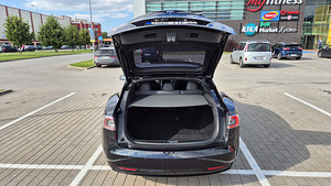 Tesla S rent Bolt Premium Laadimine tasuta. (6 foto / 6)