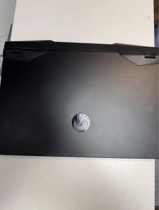 Msi Alpha 17 C7VG (3 foto / 3)