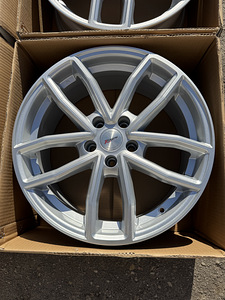 18" Xtreme PX1 диски 5x112 (новые) (8 фото из 8)