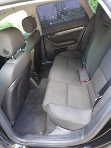 AUDI A6C6 2009 г. текстильный салон + дверные карты. (1 фото из 2)