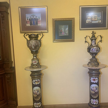 Две винтажные вазы с подставками