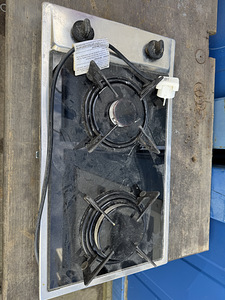 Gaasipliit, 2 põletit, elektrisüüde (1 foto / 2)