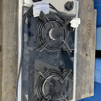 Газовая плита , 2 комфорки, электроподжиг
