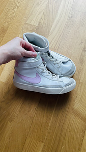 Кроссовки Nike (1 фото из 5)