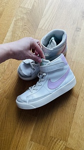 Кроссовки Nike (2 фото из 5)