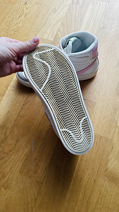 Кроссовки Nike (4 фото из 5)