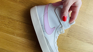 Кроссовки Nike (5 фото из 5)