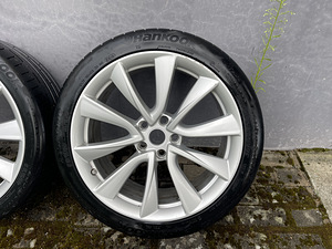 Tesla Model 3 originaalveljed 19-tolli koos suverehvidega (5 foto / 9)
