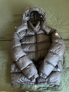 Moncler куртка (4 фото из 4)