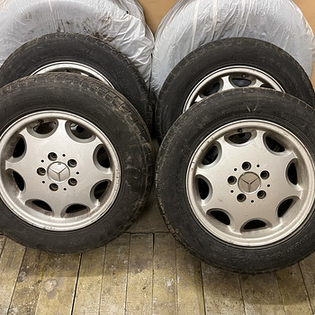Литые диски R15" с шинами + болты для MB