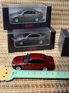 BMW 5 Series E60 M5 модель автомобиля 1/64 (2 фото из 10)