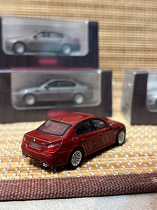 BMW 5 Series E60 M5 модель автомобиля 1/64 (6 фото из 10)