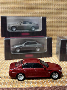 BMW 5 Series E60 M5 модель автомобиля 1/64 (7 фото из 10)