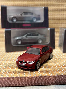 BMW 5 Series E60 M5 модель автомобиля 1/64 (8 фото из 10)