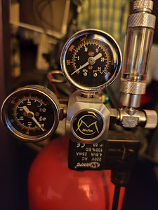 CO2 (2 gaasibaloone) (2 foto / 2)