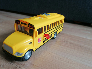 School bus (1 foto / 5)