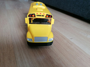 School bus (3 foto / 5)