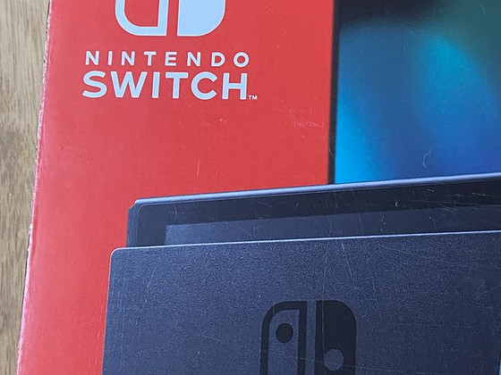 Nintendo Switch (Neon Blue/Red)